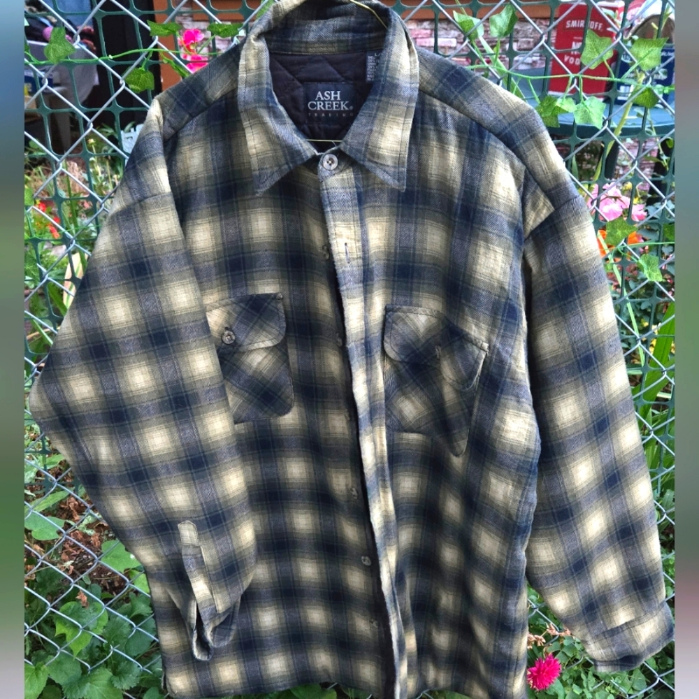 Men's plaid work jacket sz large good for fall/spring/outdoors etc sz L
